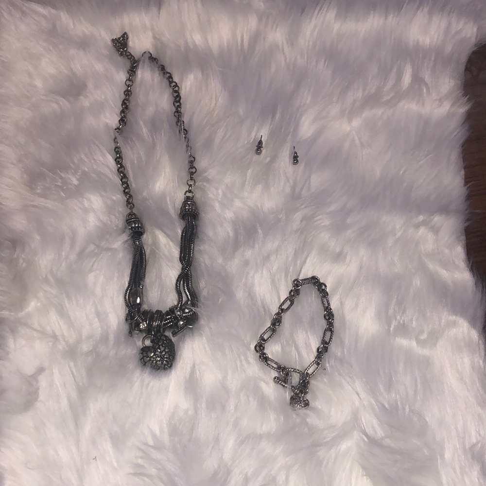 Pretty silver necklace,Bracelet,and earring set